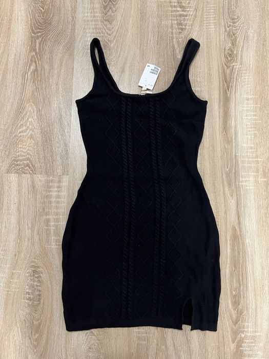 Sukienka krotka sweterkowa obcisła