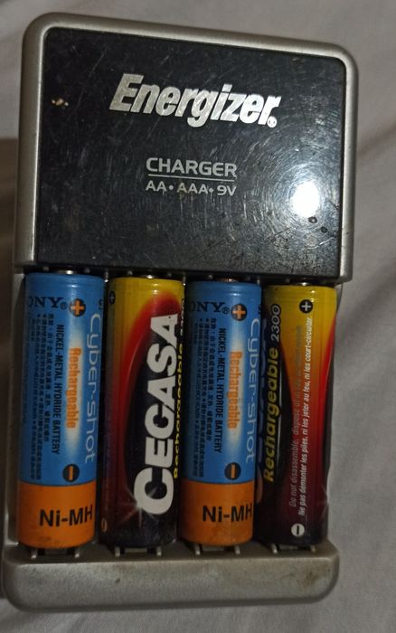 Зарядное устройство Energizer AAA, AA, 9V+5 шт АКБ.