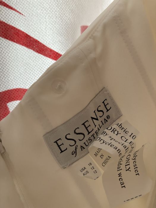 Suknia ślubna Essense of Australia D3570