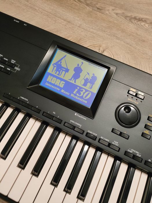 Keyboard KORG i30