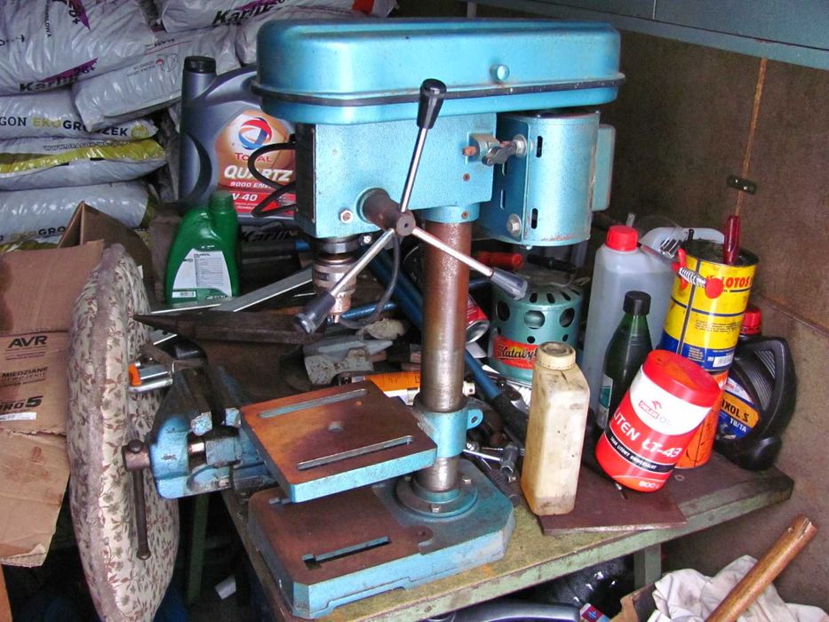 Sprzedam - Starodawna używana wiertarka stołowa zasilanie na 230V