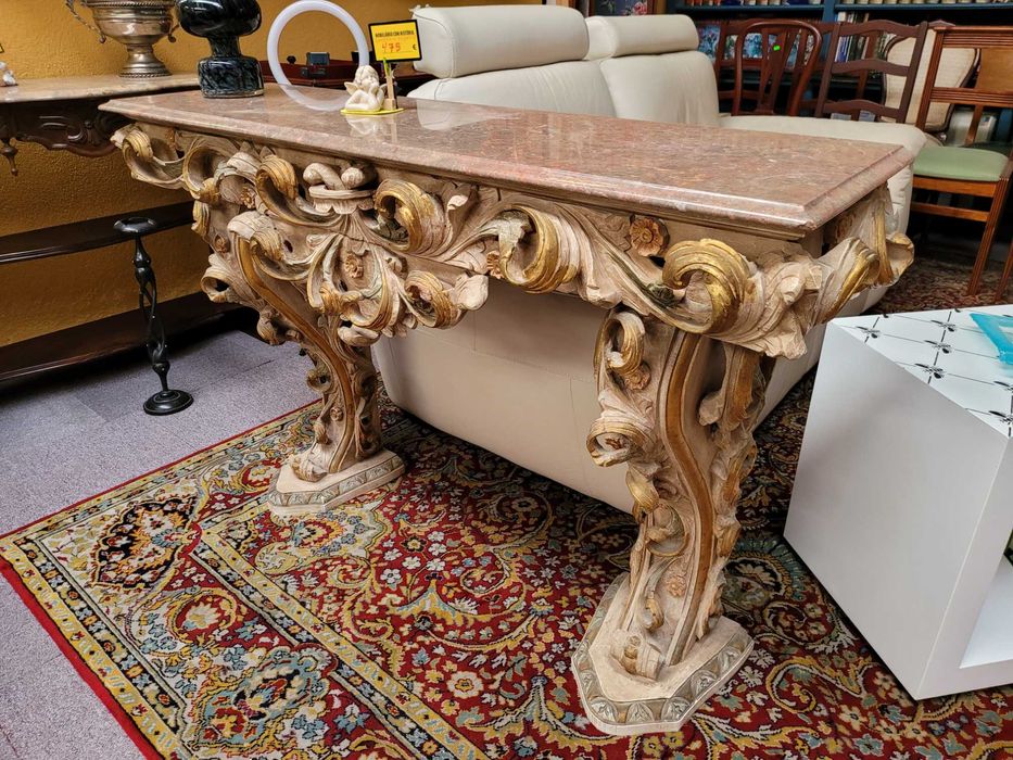 Excelente conjunto de consola em madeira trabalhada, tampo