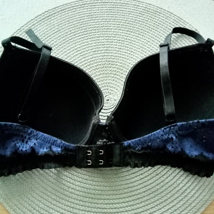 Biustonosz Triumph 70D