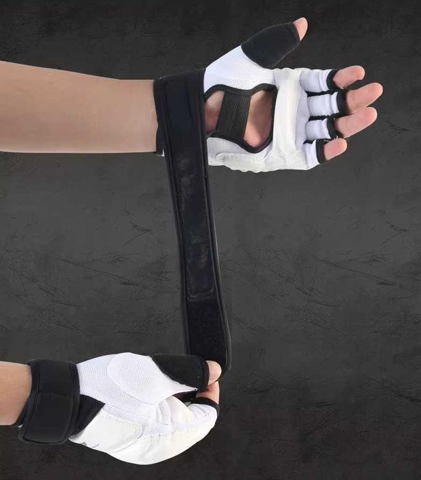 Rękawice bokserskie do taekwondo, MMA, muay thai. r. M.