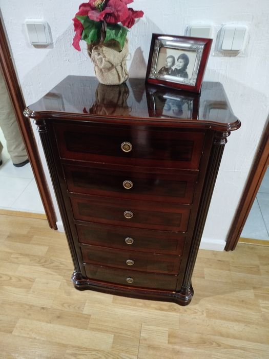 Camiseiro em madeira maciça