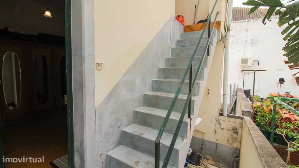 Prédio para Comércio e Habitação no Centro de Machico