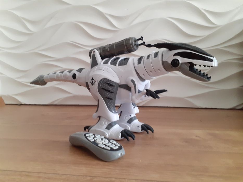 Ogromny dinozaur robot t-rex strzela/swieci/chodzi/dzwięk