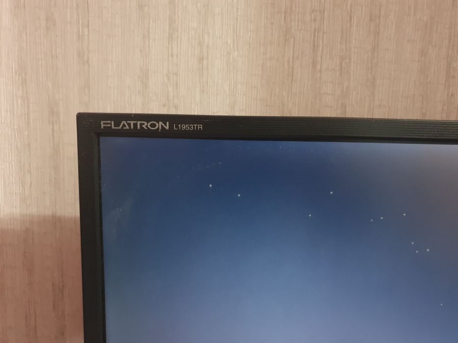 Монітор lg flatron L1953