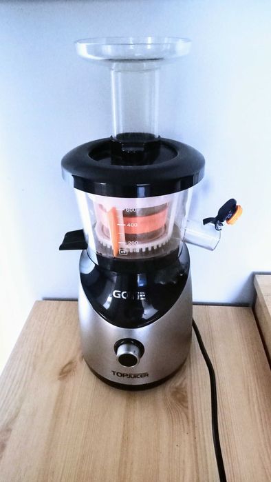 Wyciskarka wolnoobrotowa GOTIE GSJ 440M .