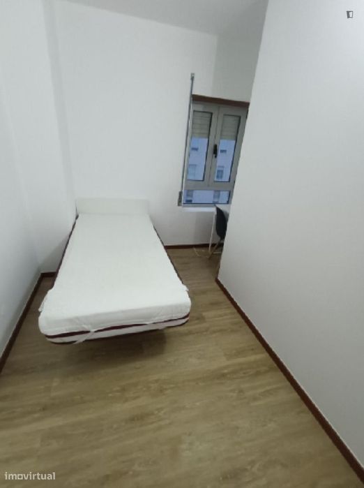 Quarto - localizado em Olivais Coimbra