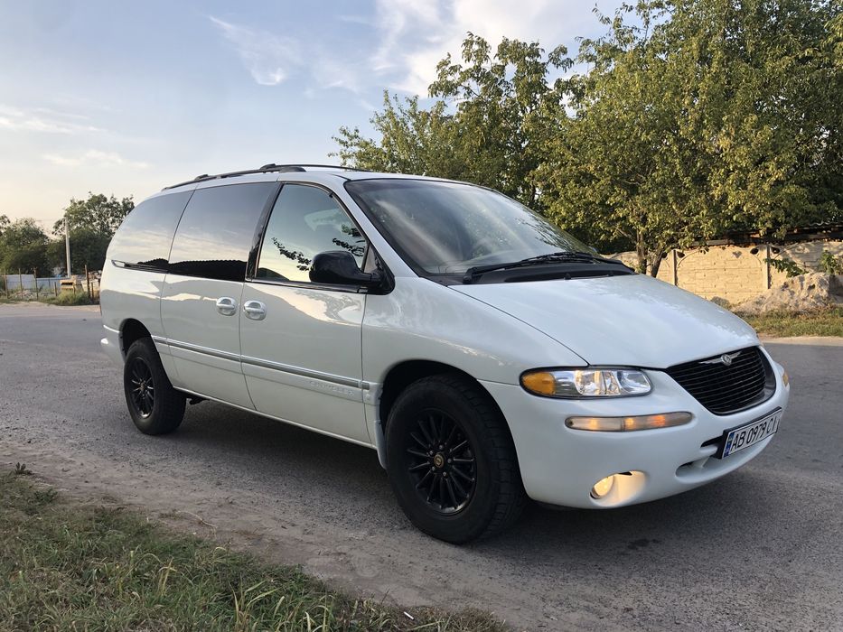 Chrysler Town Country. 3.8
