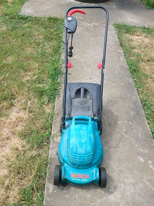 Газонокосилка Бош