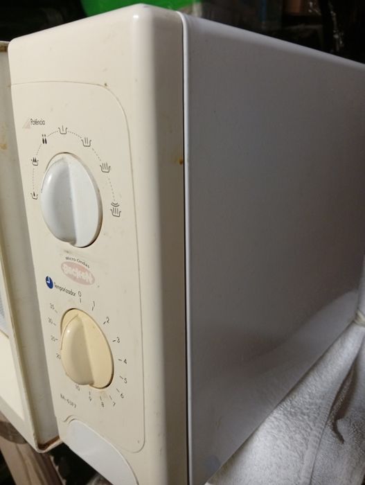 Eletrodomėstico para cozinha em pleno  funcionamento.