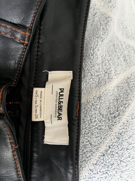 чорні шкіряні штани прямого крою pull&bear