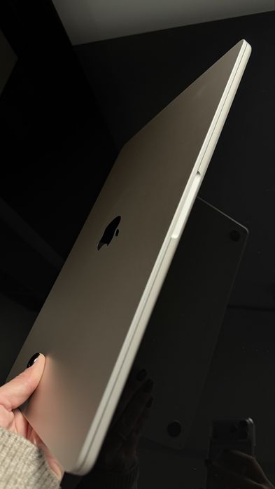 Продам  Apple Macbook  15 m2