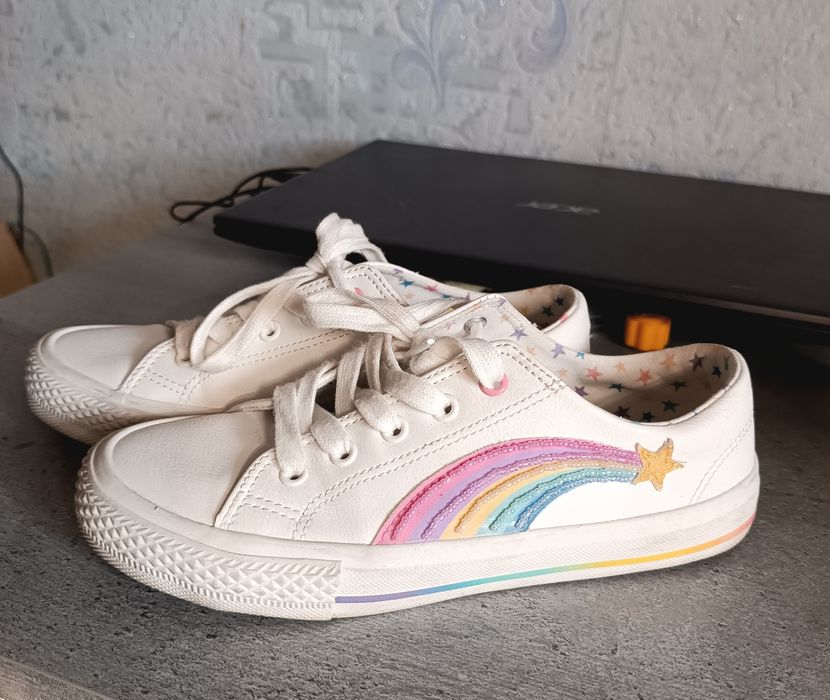 Взуття для дівчинки