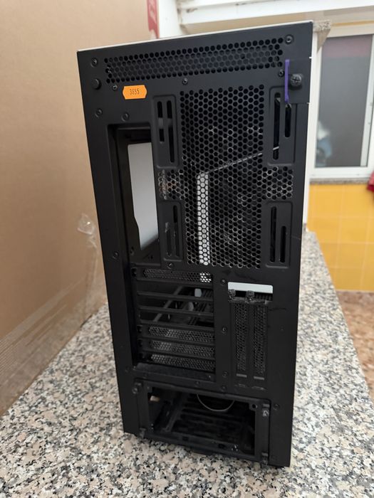 Caixa PC NZXT Branca/Preta com Vidro Temperado