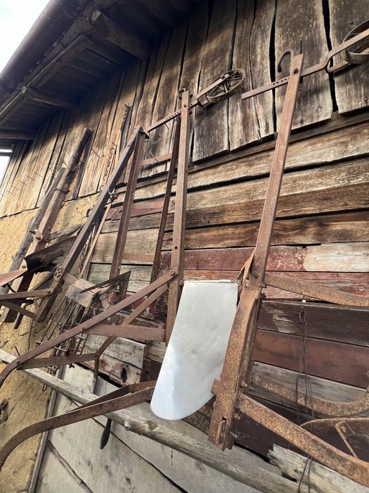 Плуги з боронами