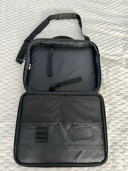 Torba na laptopa- czarna, elegancka oraz praktyczna