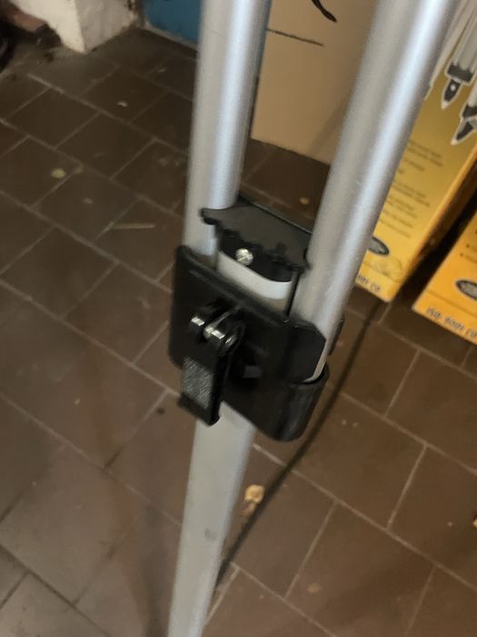 Statyw geodezyjny niwelatora