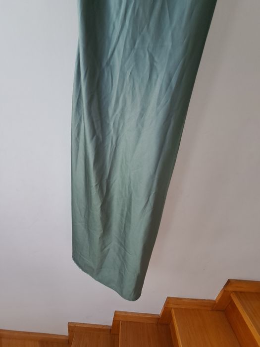 Vestido de cetim verde super lindo xs