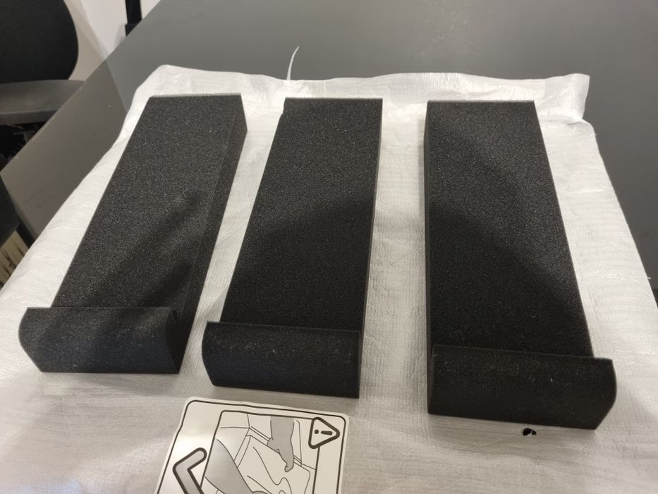 Foam base for speaker column64297469316354121