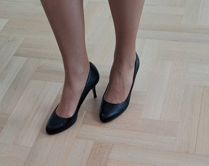 Buty, szpilki skórzane Hugo Boss, rozmiar 38.