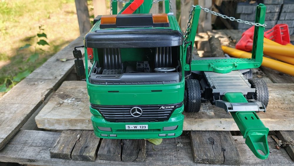 Bruder mercedes z sównicą