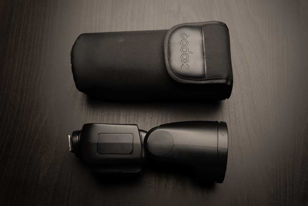 Godox V1C - Speedlight Flash + Kit de Acessórios