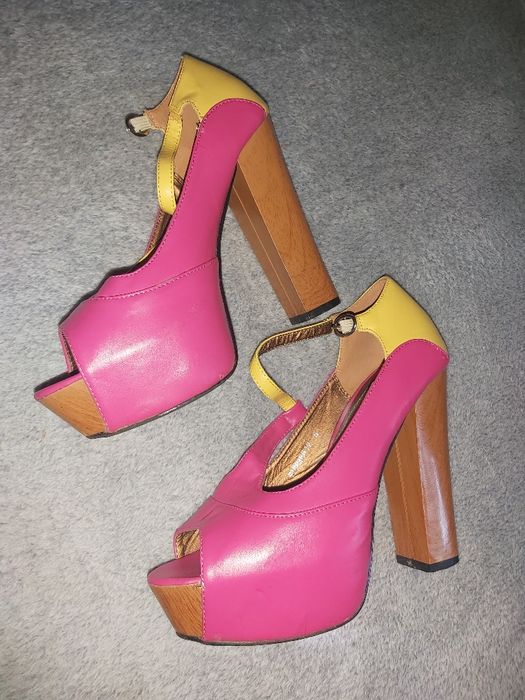 Oryginalne, z naturalnej  skóry wysokie buty r. 38