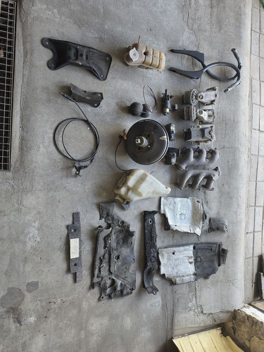 Mercedes w124 niebieski środek oraz pozostałości