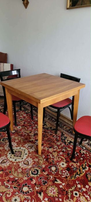 Stół drewniany  rozkładany retro antyk vintage  plus 4 krzesła komplet