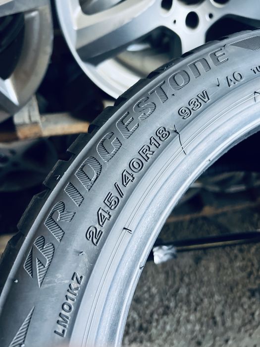 Шини Резина Зимові 245 40 18 Bridgestone Blizzak LM001 4шт