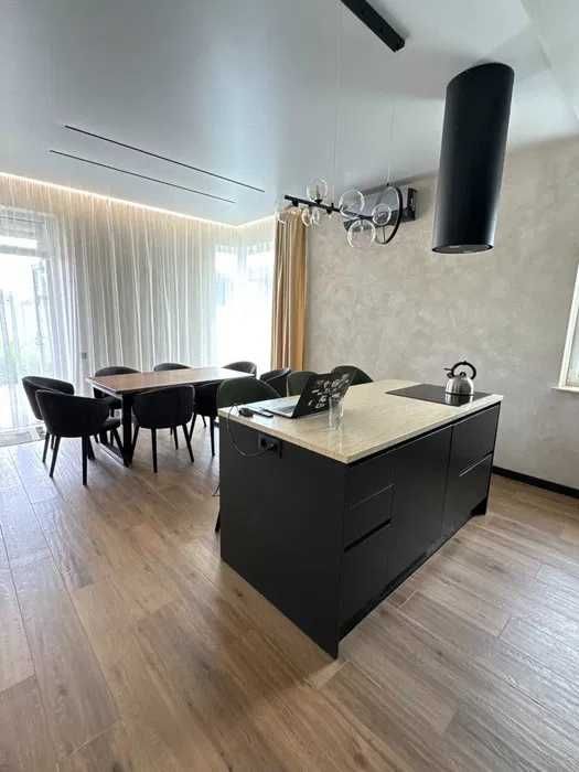 В продаже шикарный дом с авторским ремонтом! Большая Даниловка