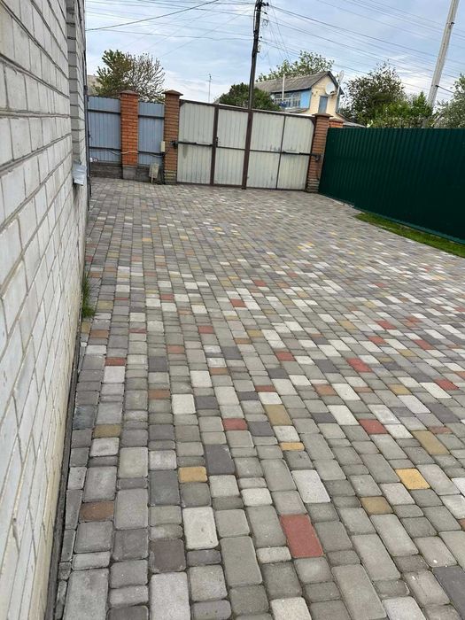 Продам  будинок  з ремонтом Гатне . Ділянка 10 сот. Одноповерховий