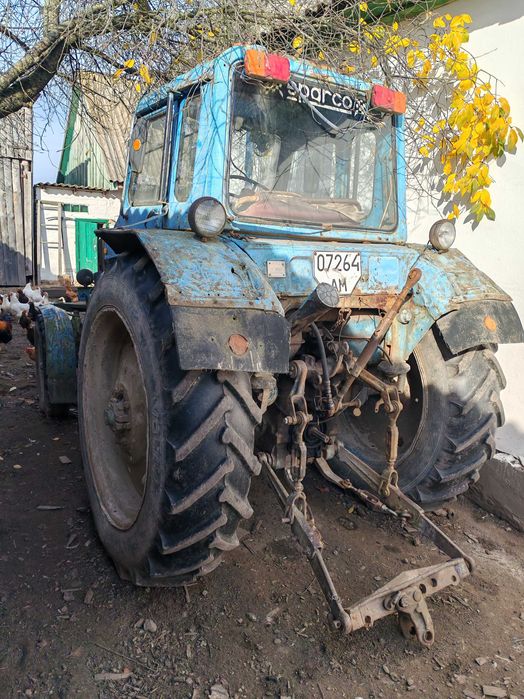 Трактор мтз 80 в робочому стані