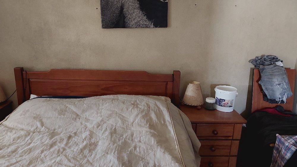 cama casal e mobilia quarto