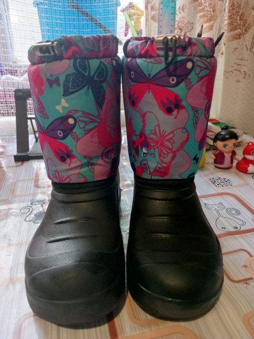 Чобітки для дівчинки 32р 19,5 см по стільці