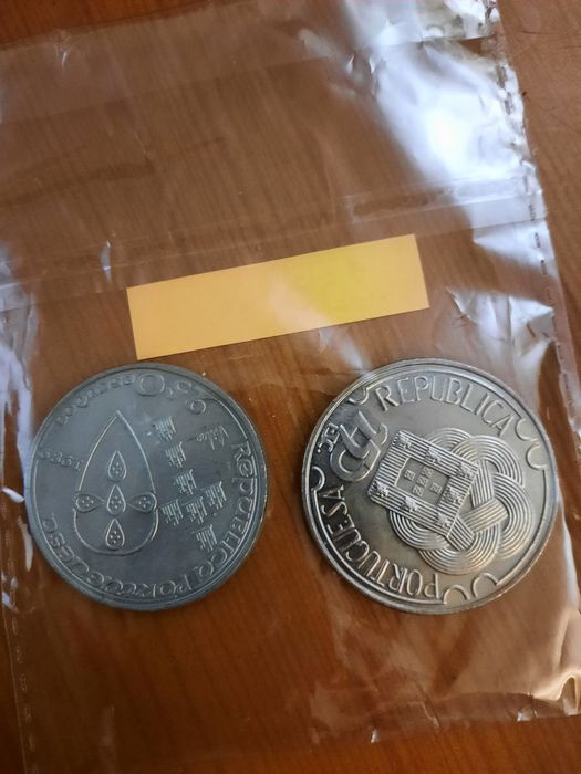 Moedas comemorativas 200/ 250 escudos