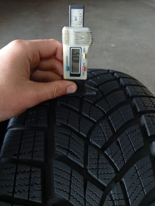 2шт R18 235/55 104H Goodyear Ultragrip Performance+ зимові шини преміум класу 8мм виробник Германії 23-й рік.