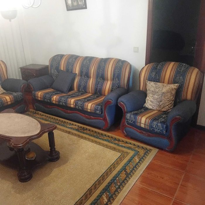 Sofas de sala usados e mesa de centro