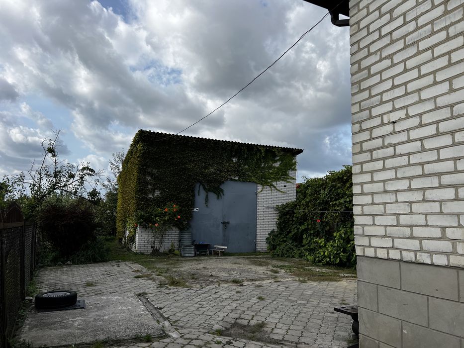 1/2 будинку з можливістю відокремлення фасадноі частини під бізнес