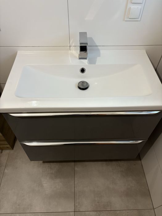 Szafka łazienkowa z umywalką wisząca 80x45