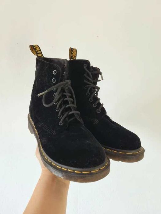 Dr. Martens Pascal velvet welurowe czarne buty trzewiki martensy