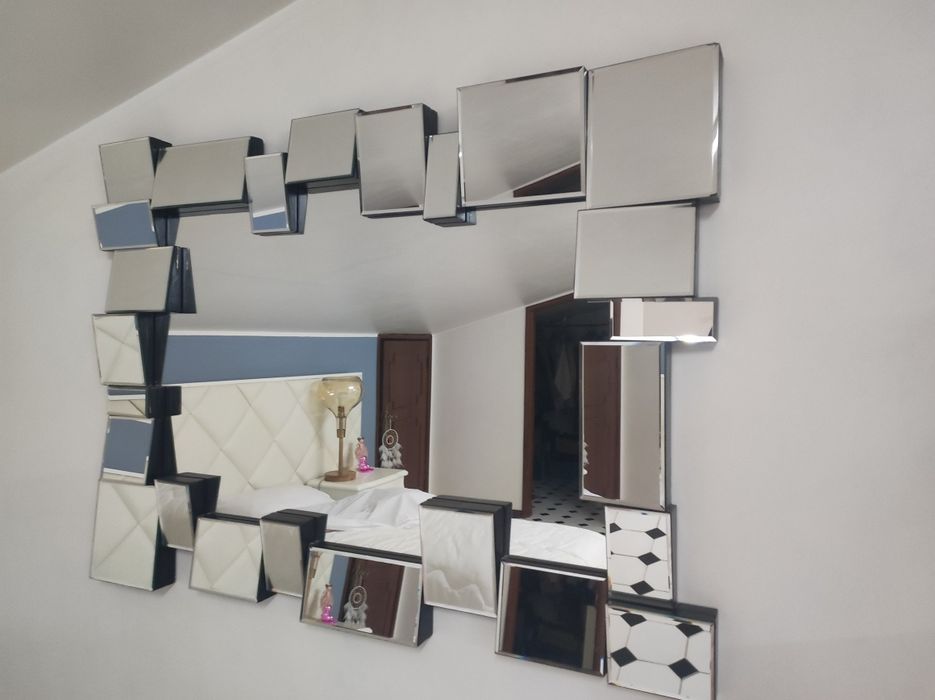 Espelho com recortes de espelho no contorno