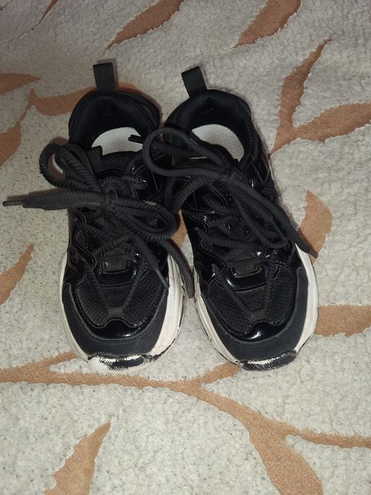 Кросівки на дівчинку