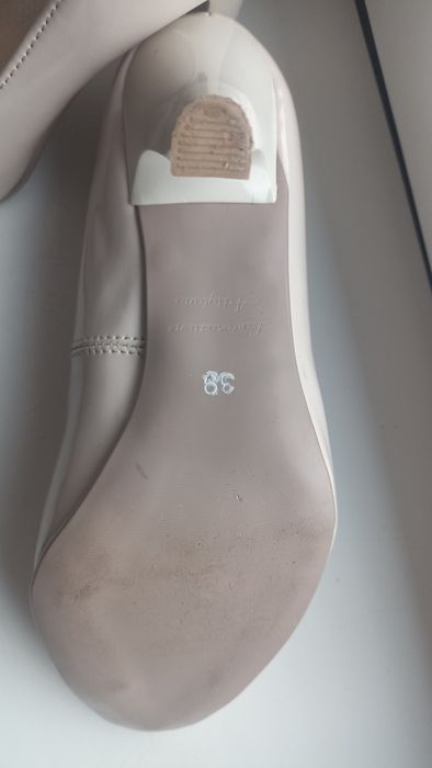 Szpilki ecru rozm 38 zł