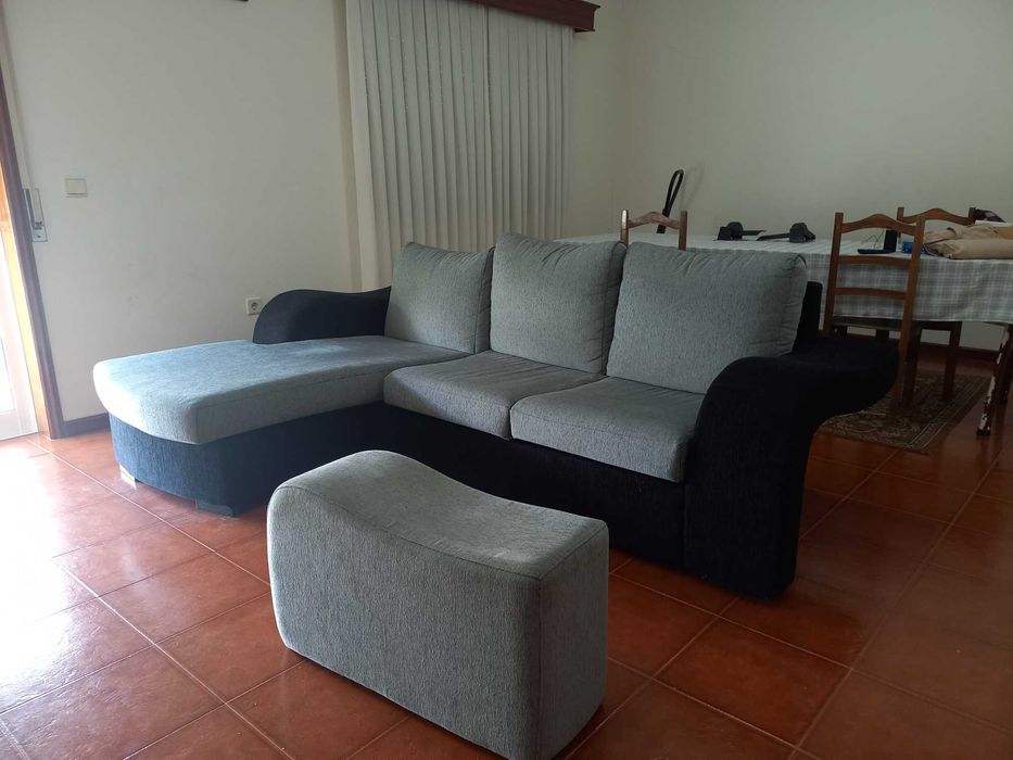Sofa em tecido cinza preto c/chaise longue