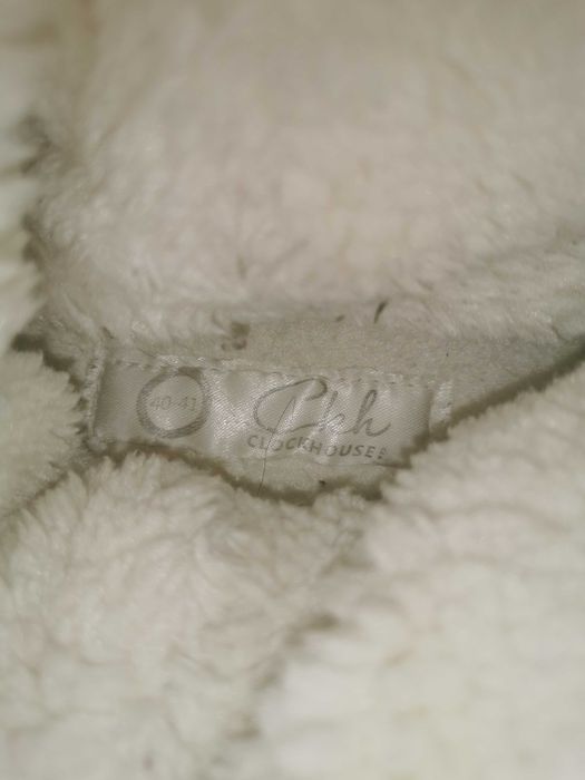 Pantufas fofas cremes