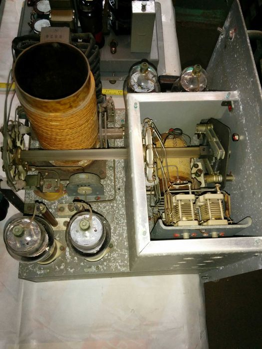 Transmissor Elektromekano S 106 a válvulas, náutico.Radioamador.
